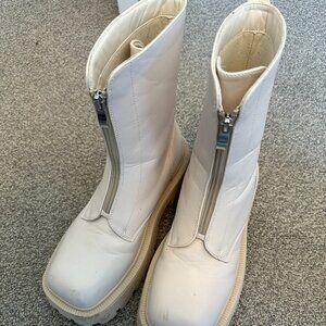 Pretty Little Thing Cream Chunky Zip-Front Boots, Size 9